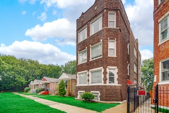Building Photo - 1126 E 81st Pl