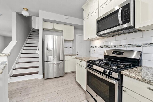 Building Photo - 2311 Santa Rita St