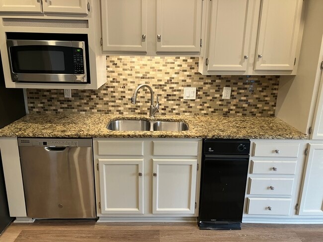 Building Photo - 9 Wabash Cove