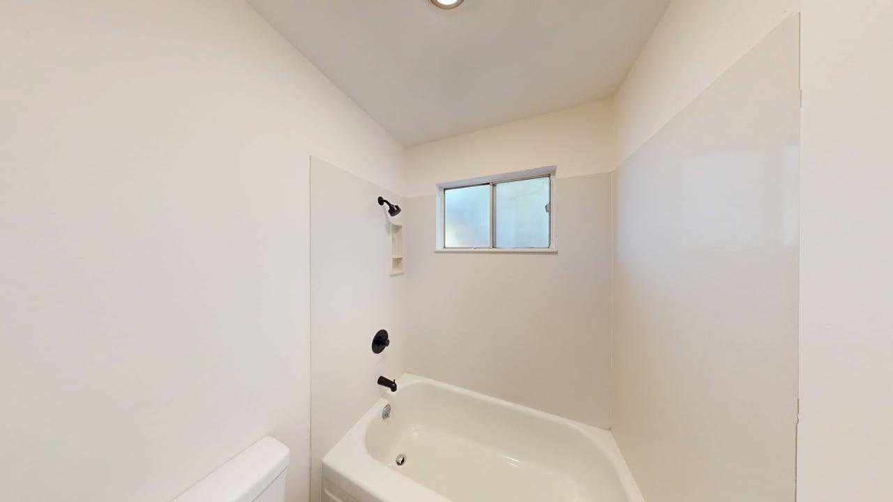 Building Photo - 1529 St Charles St