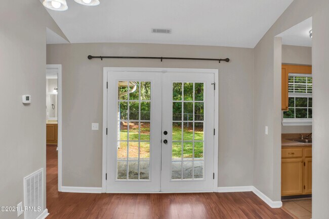 Building Photo - 25 Robin Way