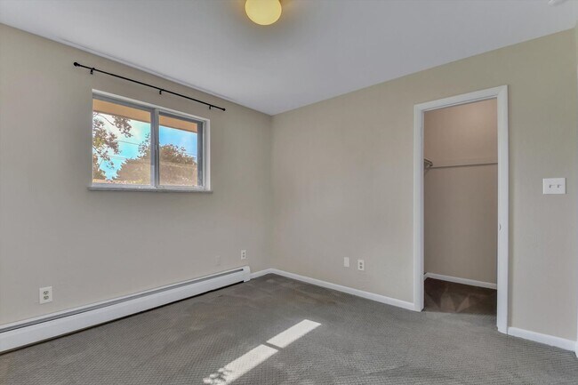 Building Photo - Beautiful, Bright & Move-In Ready Ranch in Desirable West Arvada