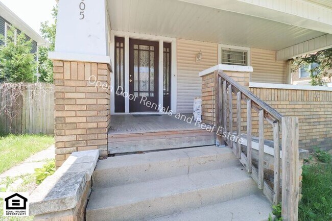 Building Photo - 2005 1/2 Bayer Ave