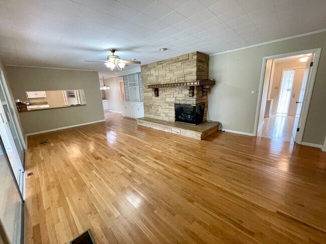 Building Photo - 3 bedroom 2.5 bath in the heart of Athens!...