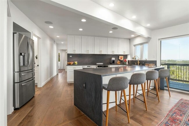 Building Photo - 1000 Redbud Trail