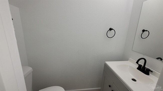 Building Photo - 846 Esconditas Pl