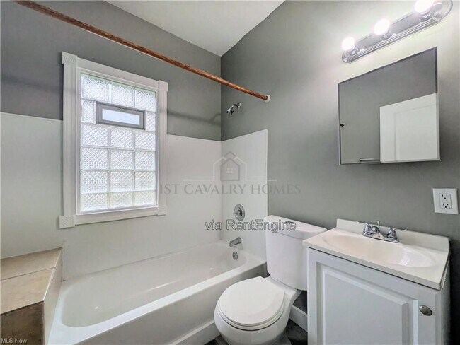 Building Photo - 10302 Lamontier Ave