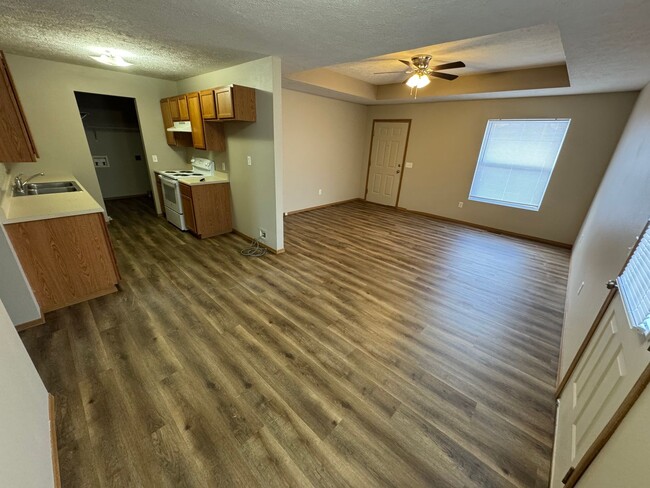 Building Photo - Updated 2 bedroom one bath apartment in be...