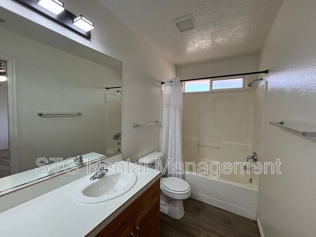 Building Photo - 425 E 1050 S
