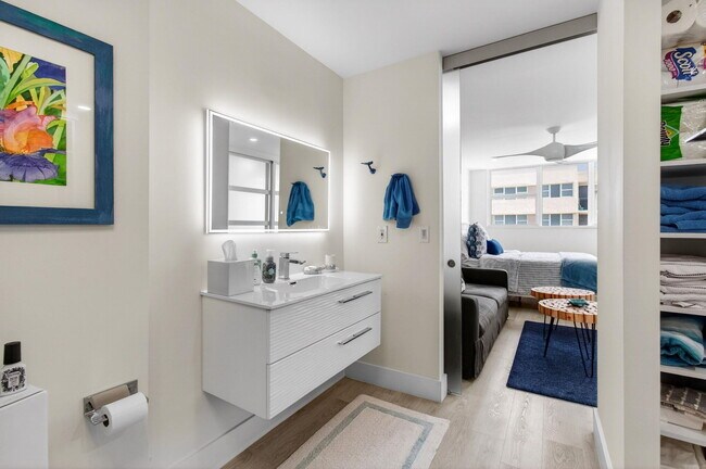 Building Photo - 1236 Hillsboro Mile