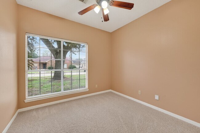 Building Photo - Bear Creek South