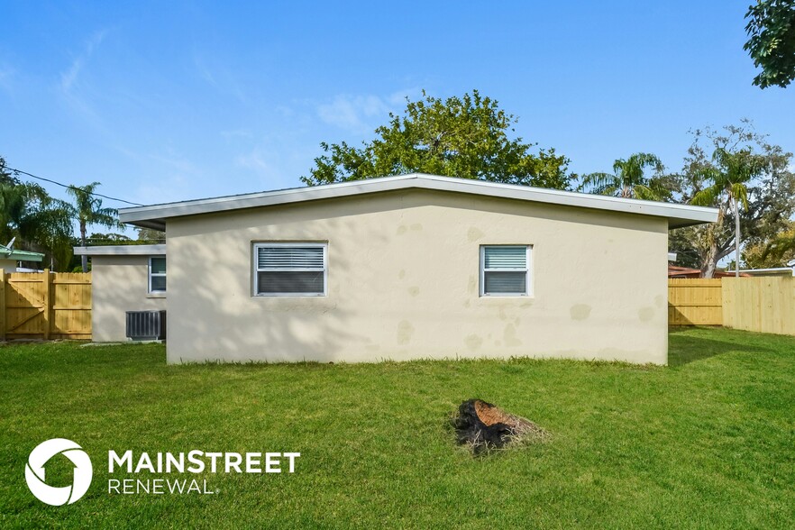 Building Photo - 3211 21st Ave Dr W