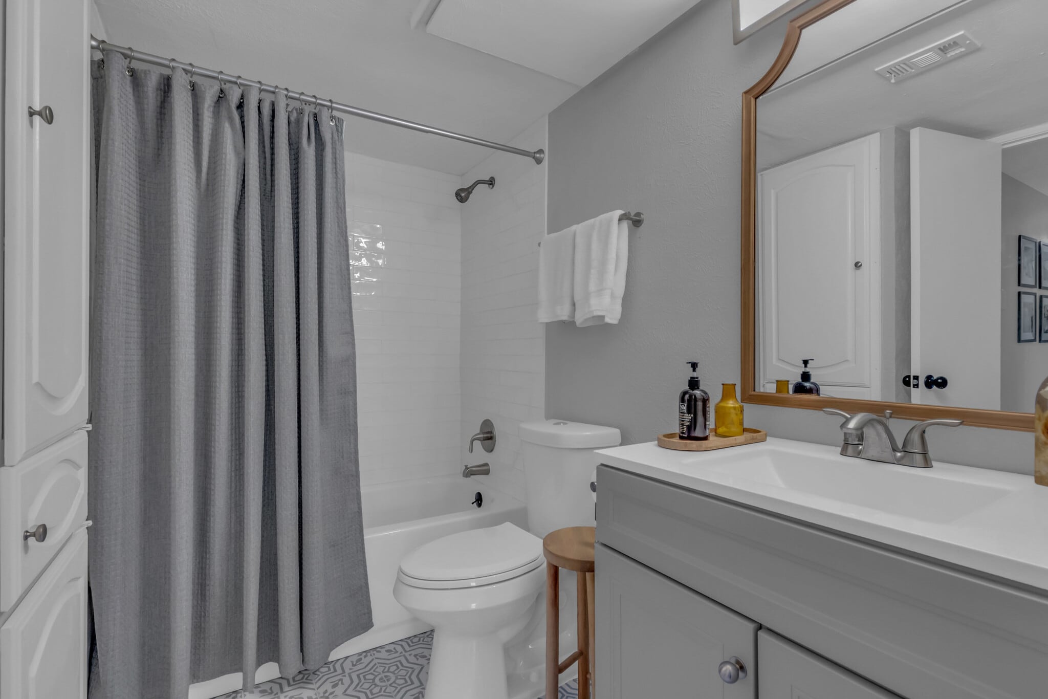 Building Photo - 5829 Sandhurst Ln