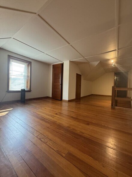 Building Photo - 405 Maple Ave