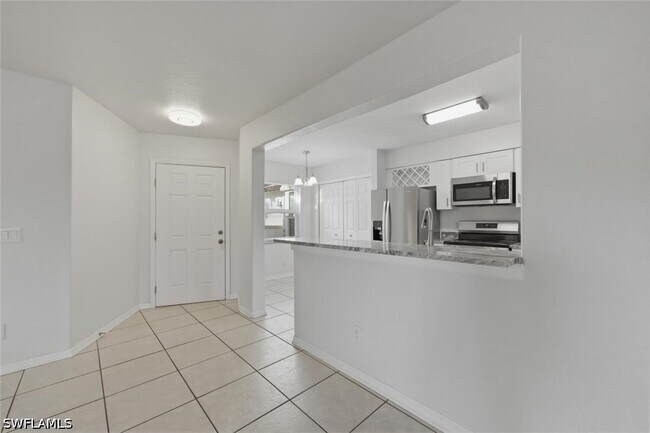 Building Photo - 9570 Crescent Garden Dr