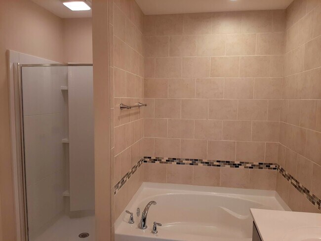 Building Photo - 105 Ambassador Private Cir