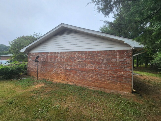 Building Photo - 13 Fredda Ln