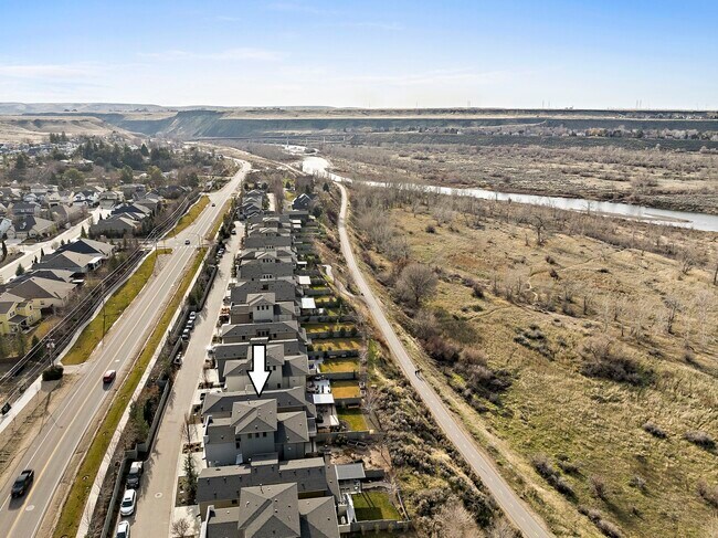 Building Photo - 6777 E Warm Springs Ave