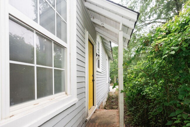 Building Photo - 315 W Chappell St