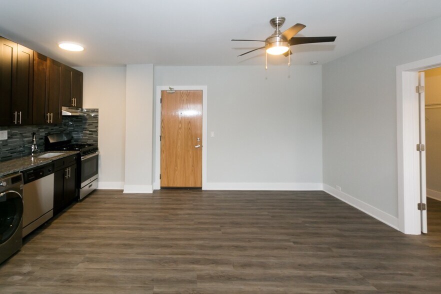 Building Photo - 735 Judson Ave
