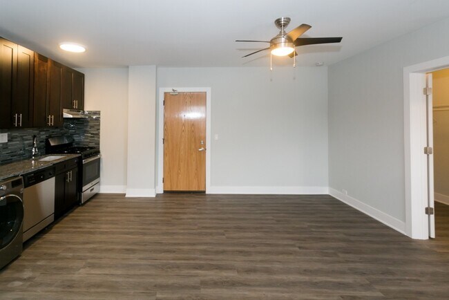 Building Photo - 735 Judson Ave