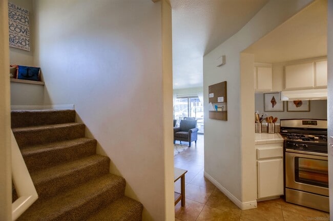 Building Photo - 803 El Carmel Pl