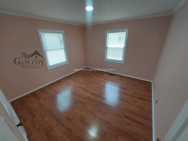Building Photo - 616 Hedrick Ave