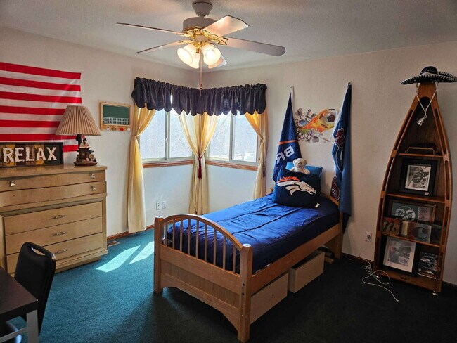 Building Photo - 5 Bedroom/ 4 Bath Two-Story in Governors Place