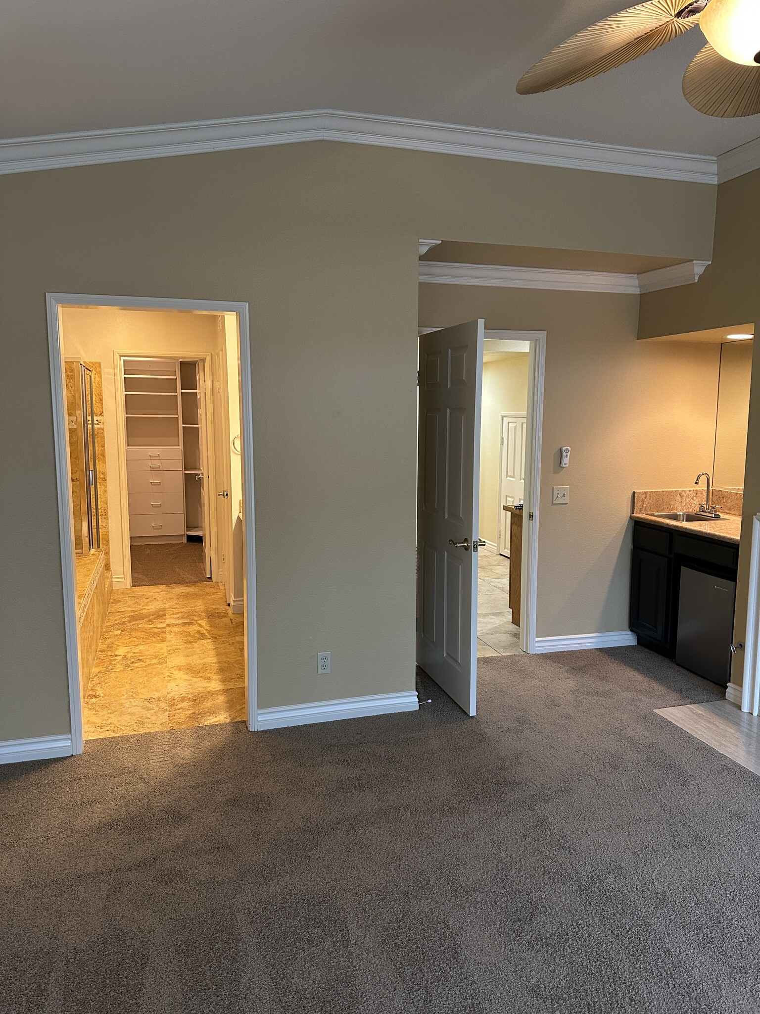 Building Photo - 15400 Zaharias St