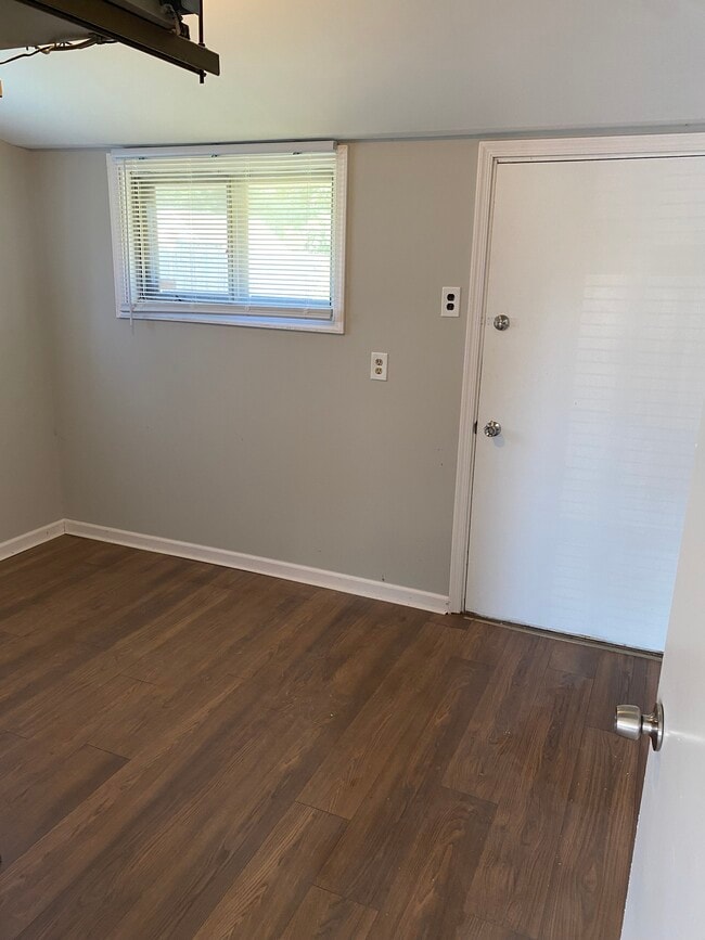 Building Photo - 305 Northpark Dr