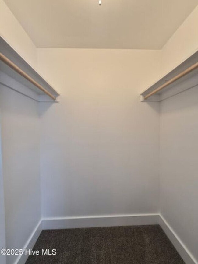 Building Photo - 411 Myrtlewood Cir