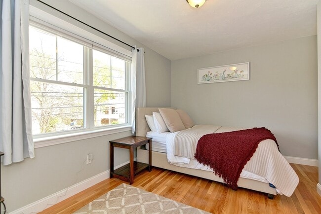 Building Photo - 28 Richardson St