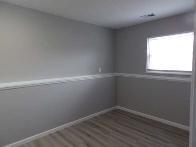 bonus room - 10008 W 95th St