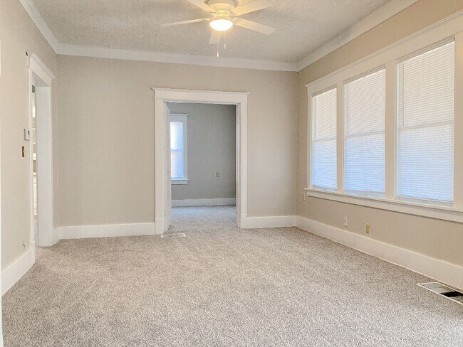 Building Photo - 2436 Laurel Ave N