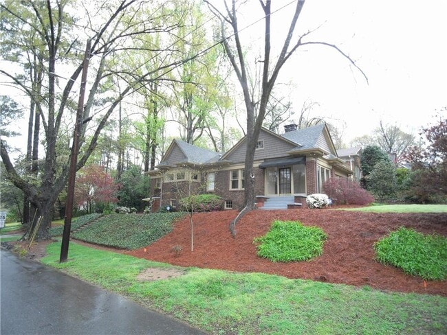 Building Photo - 1200 Stillwood Dr NE