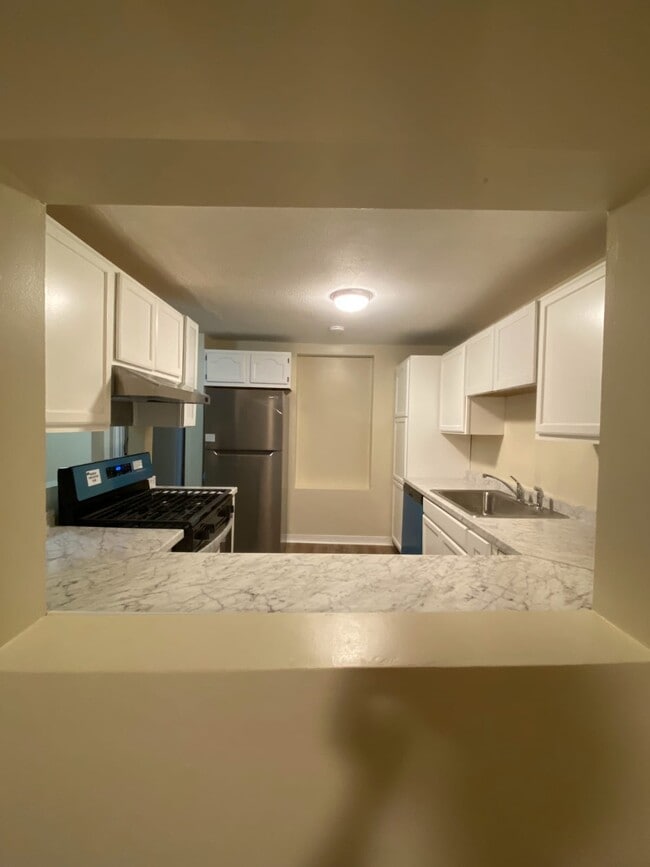Primary Photo - 510 Hess St