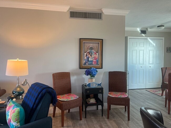 Building Photo - NEW PRICE! 2BD/2BA with Detached Carport on Venice Island!