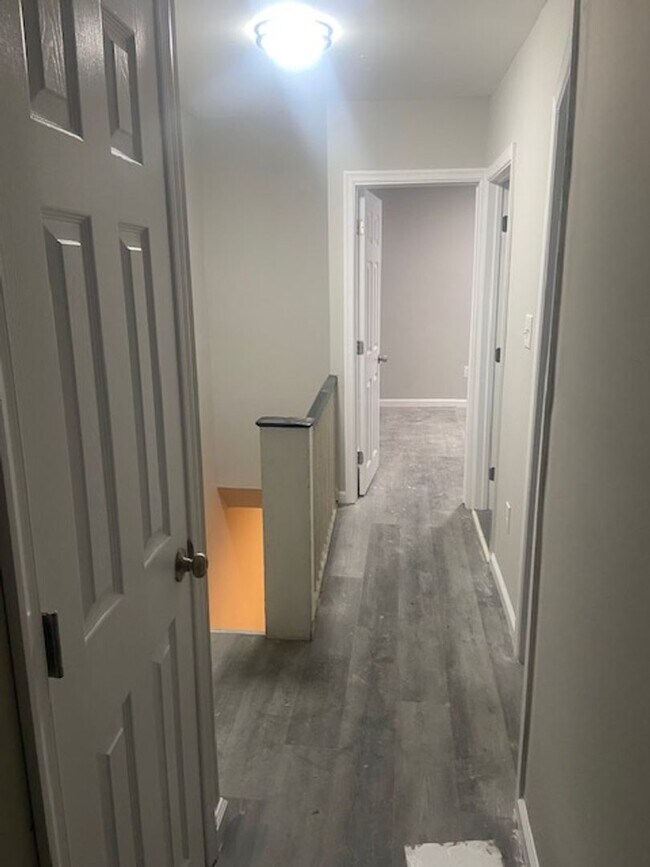 Building Photo - Remodeled Home - Oak Lane