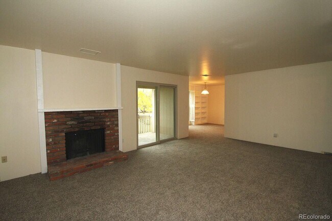 Building Photo - 3 bed 2 bath Condo in Centennial!