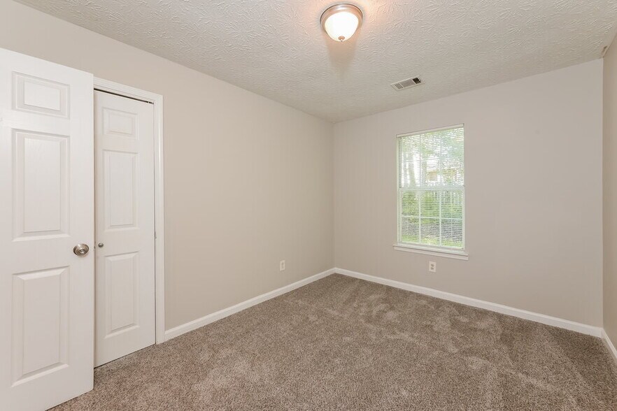 Building Photo - 340 Christian Woods Dr