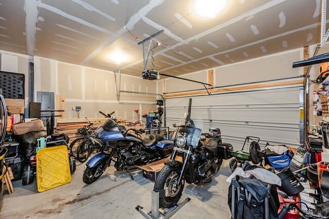 Building Photo - Home in The Arbors with FREE December Rent!*