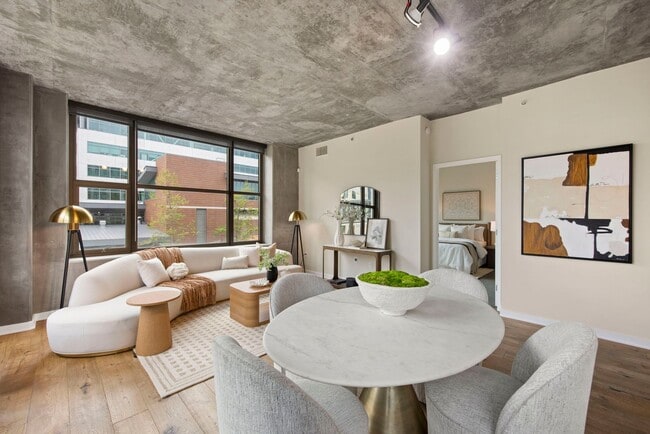 Building Photo - 2 Bed/2 Bath Luxury Condo at The Bond