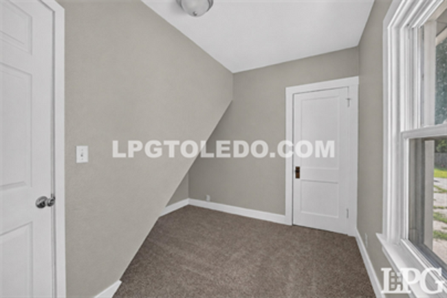 Building Photo - 544 Woodsdale Ave