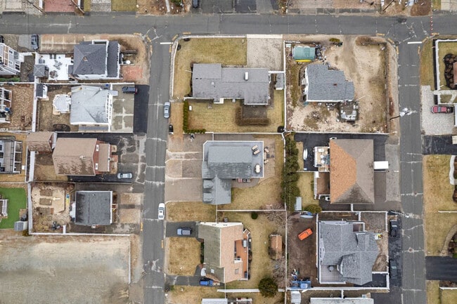 Building Photo - 9 Lowell St