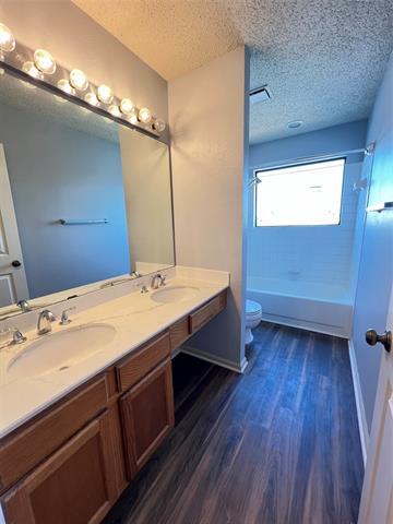 Building Photo - 2019 Longmeadow Ct