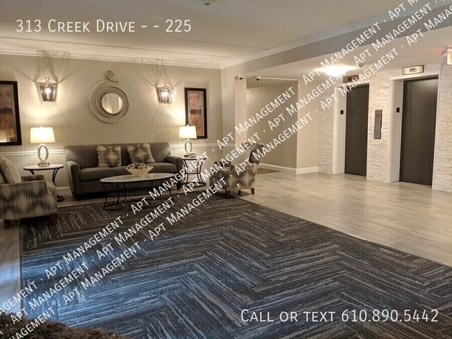 Building Photo - 313 Creek Dr