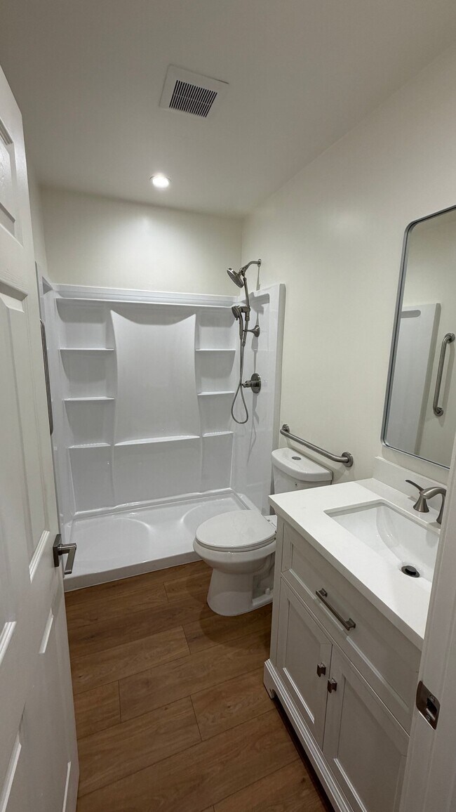 Building Photo - 1527 Calavo Rd