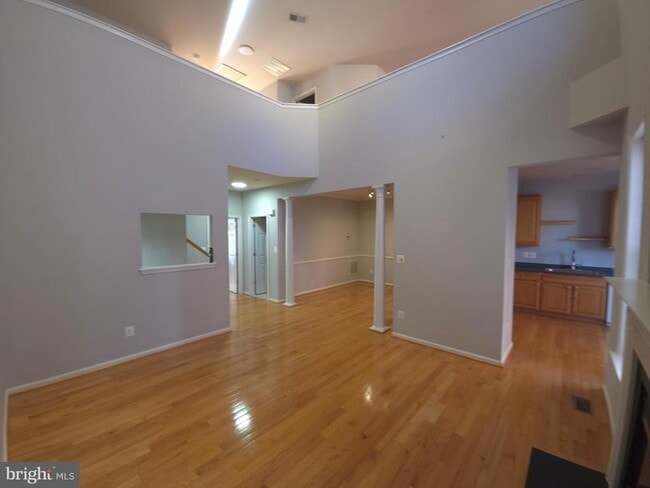 Building Photo - 20387 Fallsway Terrace