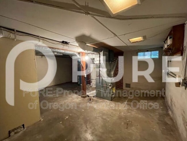 Building Photo - 6006 NE Davis St
