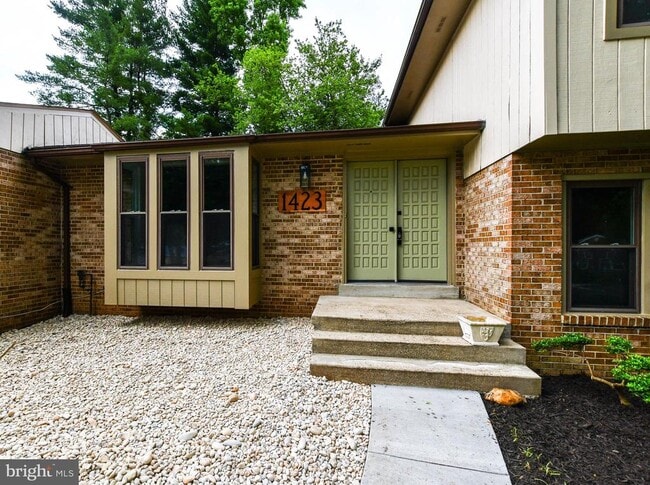 Building Photo - 1423 Albert Dr